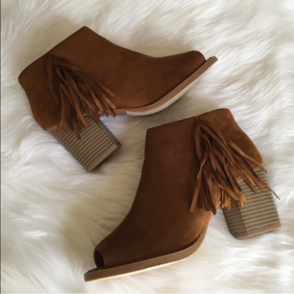 〰PM Editor Share〰•Fringe Ankle Booties•